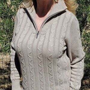 A gently used, Daily Women, pull over sweater, with a zippered neckline, Size M